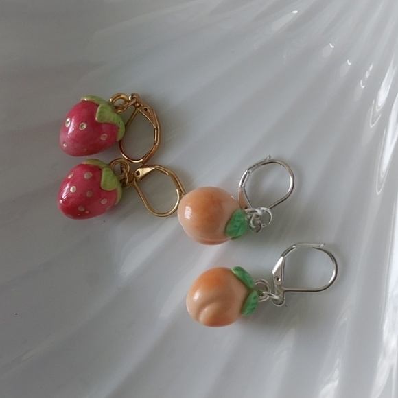 Strawberry Peach Stitch Marker Progress Keeper Set 4 Crochet Knitting Handmade - Picture 4 of 9